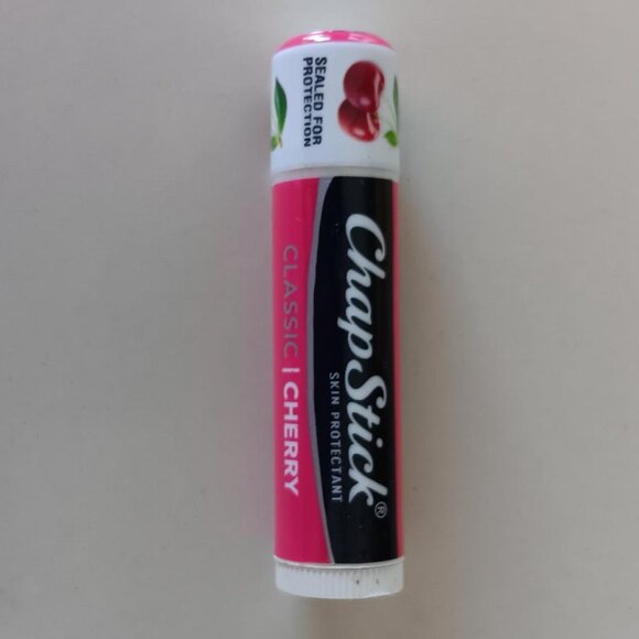CHAPSTICK Classic Cherry Lip Balm Skin Protectant Total 4 NEW - Picture 3 of 4